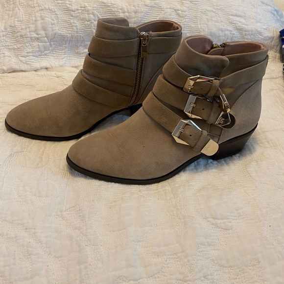 Taryn Rose Samantha Tan suede Ankle boots with gold tone buckles. SZ 8.5 - Picture 1 of 16